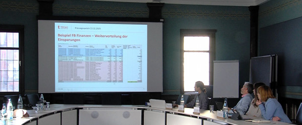 Der Haushaltsentwurf wird vorgestellt (Quelle: RIK)