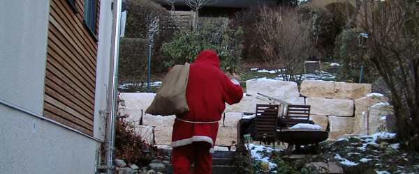 Der Weihnachtsmann l&auml;uft davon (Quelle: RIK)