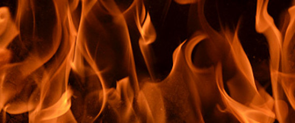 Feuer (Symbolbild) (Quelle: pixelio.de - Catharina Zeropa-Stangenberg)