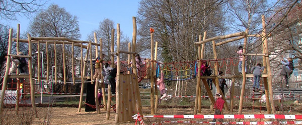 Spielplatz auf dem Schulhof der Grundschule am Hechinger Eck (Quelle: RIK)