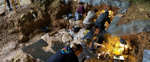 Ausgrabung in der H&ouml;hle von Tourtoirac in Frankreich (Quelle: Luc Doyon)